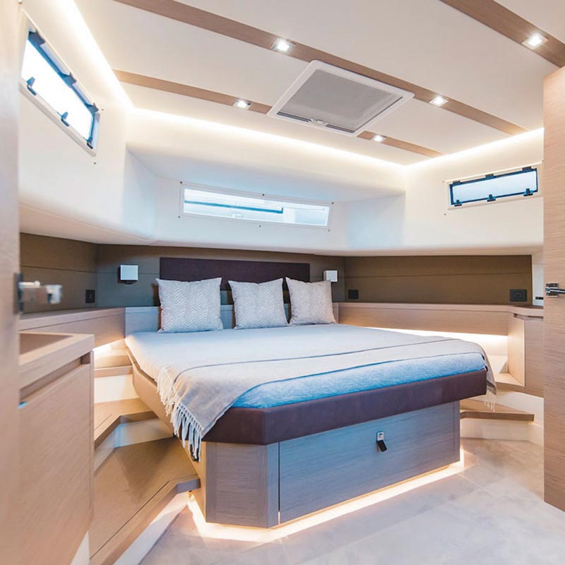 interior yate de lujo en ibiza