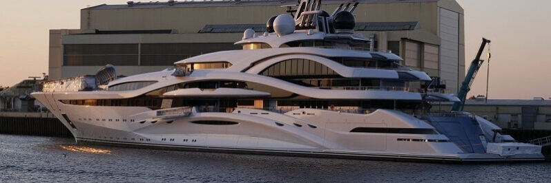 como alquilar un yate de lujo